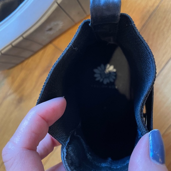 Yellow Box Black Athletic Booties - Size 8. EUC - Picture 9 of 11